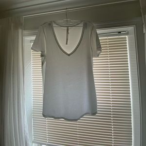 Lululemon shirt 10/10 in white size 10 or size medium
